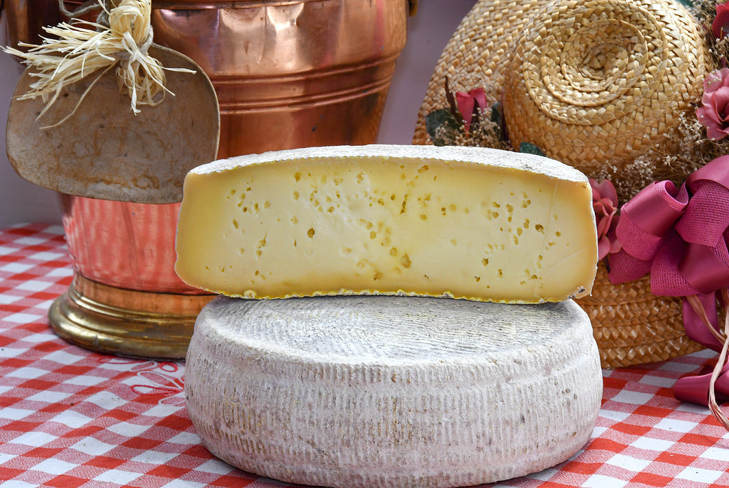 Artisanal Spazzacamino cheese - Vigezzo Valley