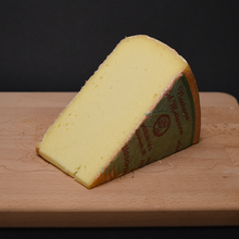 Carica l&#39;immagine nel visualizzatore di Gallery, Formaggio nostrano del Mottarone Bertolino (pasta gialla)

